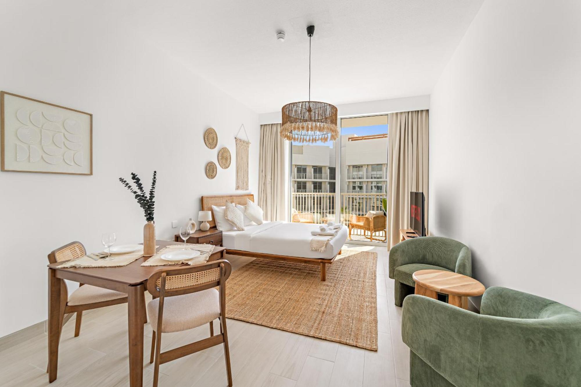 Vayk - Stylish & Cozy In Jvc Apartment